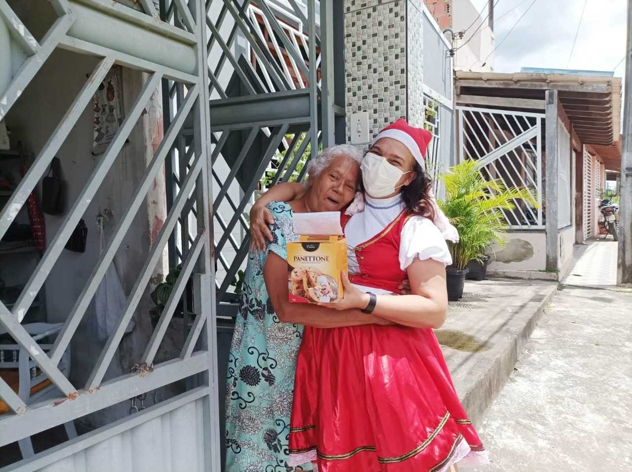 Camacã: Secretaria de Assistência Social distribui Panettone para os idosos